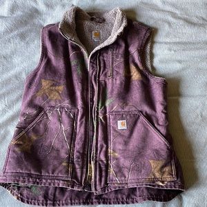 Women’s Carhartt Real Tree Sherpa Vest - Size Medium (8-10)